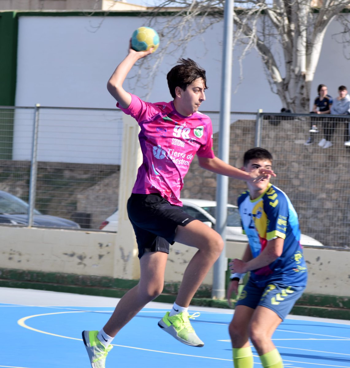 🤾🏻‍♂️💪🏻Nuestro Cadete Romeo Sole Rodríguez convocado por la #SeleccionEspañola para la tecnificación en el @CARSierraNevada ocupando el lugar de Enrique Pérez que se cae de la convocatoria por lesión y al que le deseamos una pronta recuperación.

Mucha suerte Romeo!! 💚

#MuchoVerde