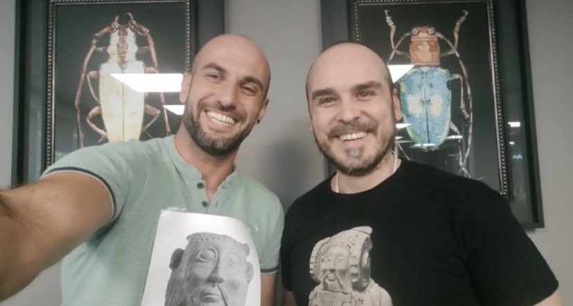 DavidBokeh's tweet photo. Dad la bienvenida a este genio de la escenografía, el 3D y la planimetría del mundo de los eventos de lujo. Un señor que a la que te descuidas te cuela a la @LaBichaBalazote en un Render. https://t.co/zRFg9OOTOz