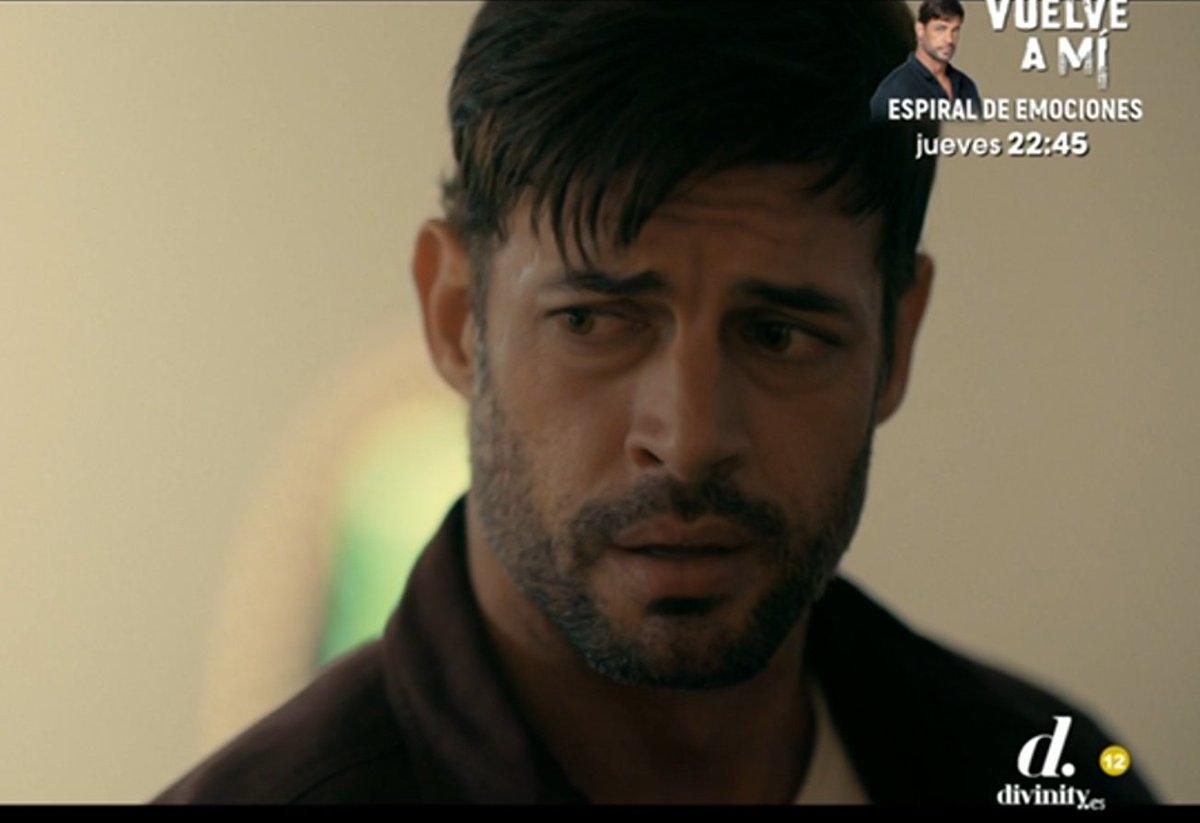 raquelwlevy's tweet photo. Otra noche viendo a @willylevy29 Santiago en @divinity_es 
#VuelveAMíDivinty5f https://t.co/RHeAC2H6Qt