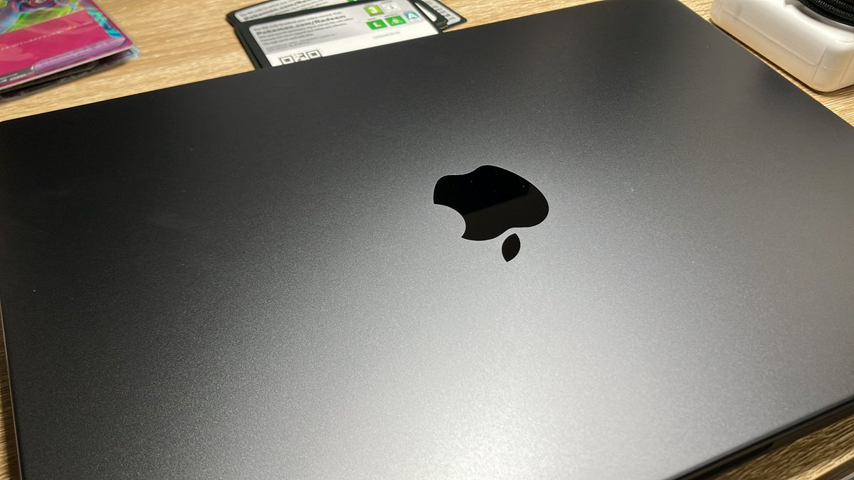 黒いMacBookかっこよかねえ！😊✨