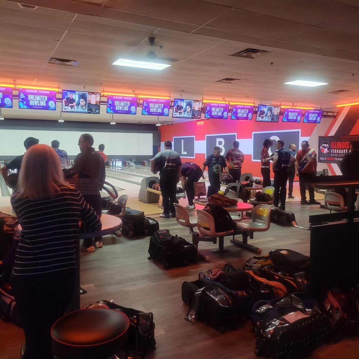 How do you be the best? You learn from the best.  Spending practice watching the pros at Bowlero Mt. Prospect to prepare for this weekend.  Even got some great advice from Carolyn Dorian Ballard.
