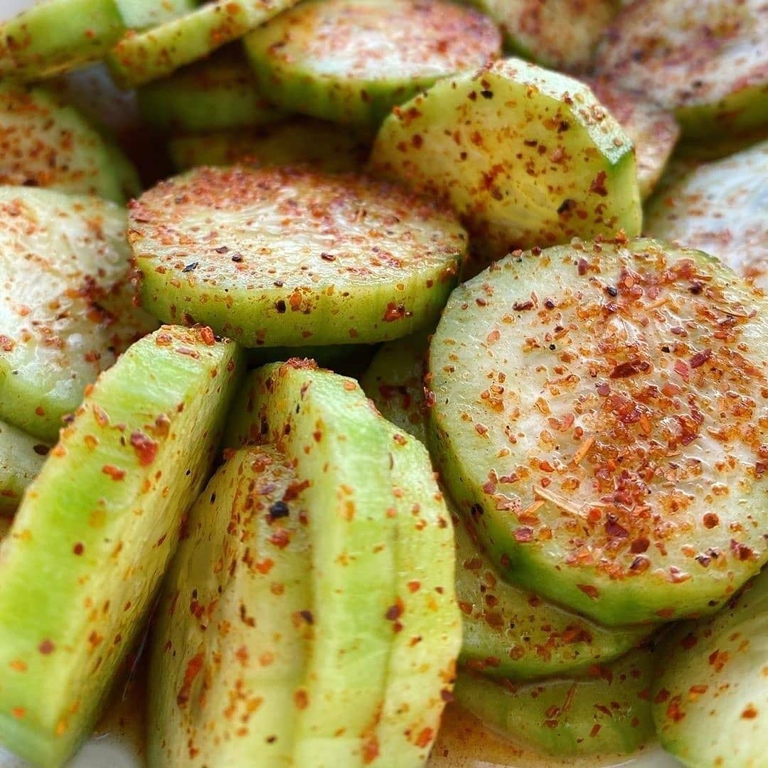 Lowcarbjiji's tweet photo. Sliced cucumbers with pink salt, lemon & tajin seasoning. a whole peeled cucumber only has around 5 carbs
By: keto_shell
#lowcarb #dietplanning #ketointermittentfasting #newtoketo #ketohacks #hflcdiet #ketofastfood #fatlosshelp #ketofoodie #ketos
#dietonline #easyketo https://t.co/2R9BtBkKUB