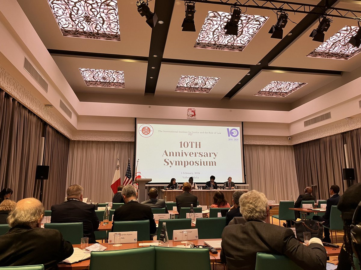 Nigel Holmes tweet media