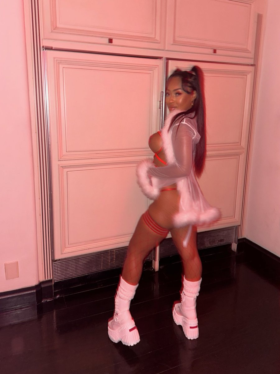 NovvaDior's tweet photo. Party 🎉 hard last night was literally lit https://t.co/aroFpoA7BY