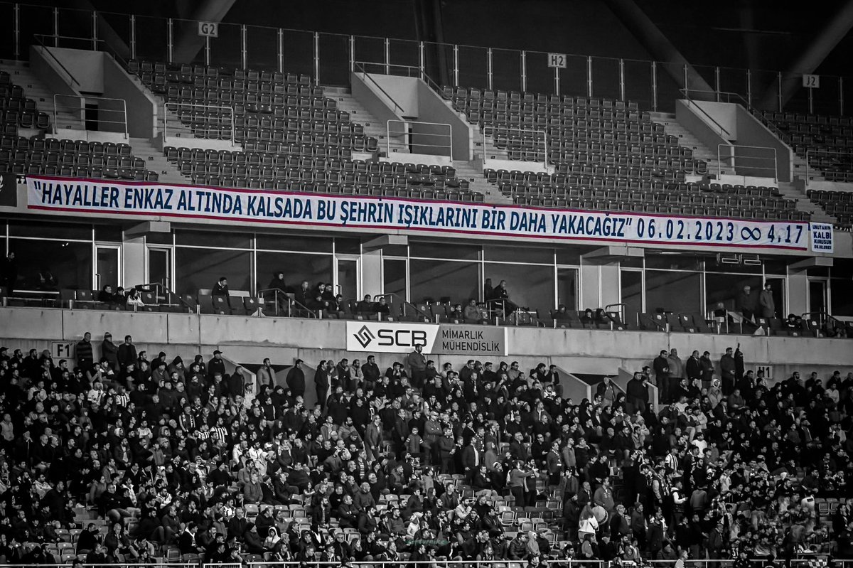 cifturnike's tweet photo. "Hayaller enkaz altında kalsa da, bu şehrin ışıklarını bir daha yakacağız." https://t.co/ZtEtuIjUsO