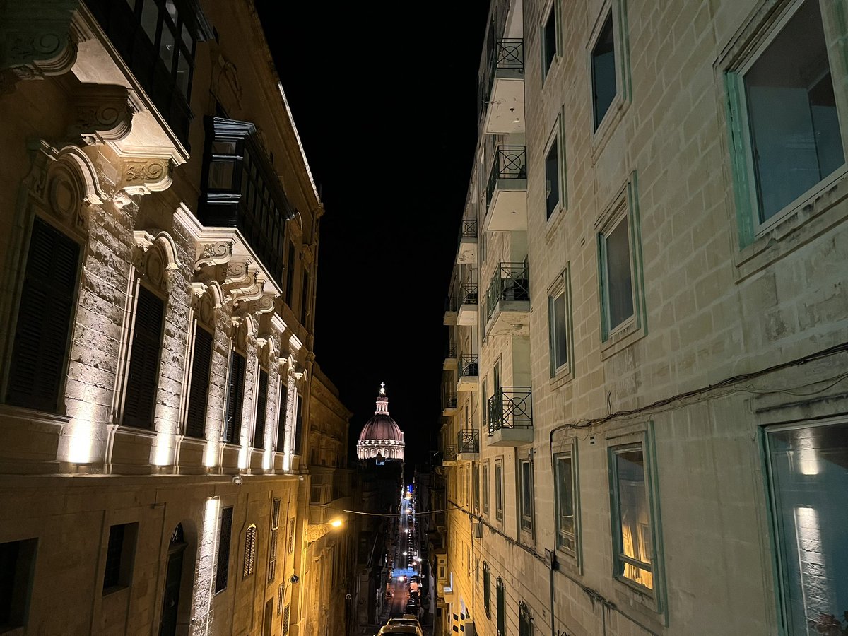 Nigel Holmes tweet media