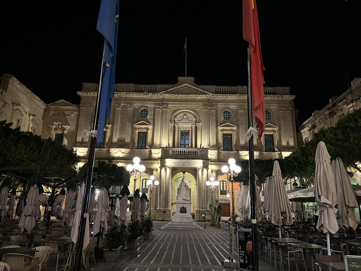 Nigel Holmes tweet media