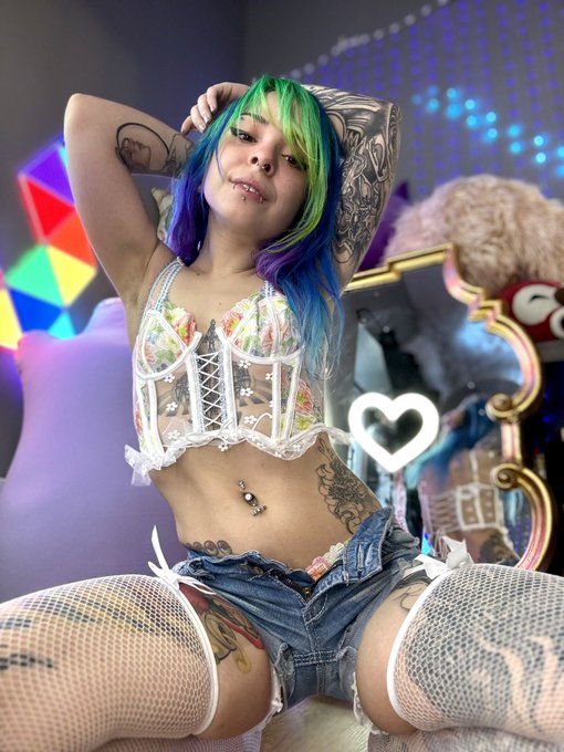 Watch lyssy's leaked NSFW photo on TwXstars