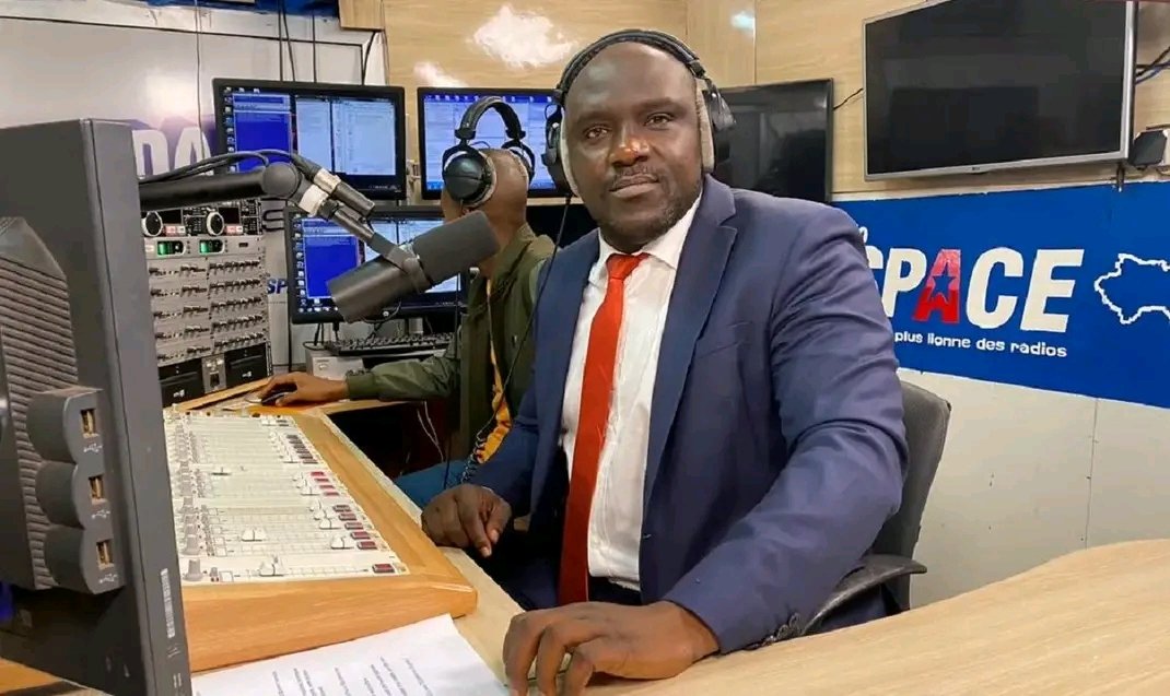 Africaguinee's tweet photo. 🚨Décision de la HAC🇬🇳📢
La Direction générale de la chaîne de télévision Espace TV est mise en demeure de cesser la diffusion de ses programmes sur la chaîne "TÉLÉ SUD" et sur le bouquet Canal+.👇🎙
#Africaguinee #brouillageOndeGN #HAC #EspaceTV https://t.co/3Iqgr8M4Qz