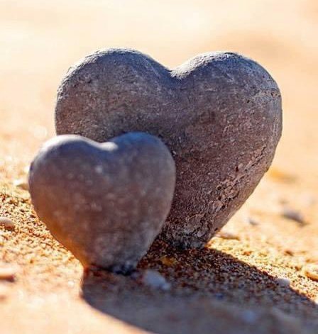 CorellaTej7982's tweet photo. #hearts #twohearts #doscorazones #stones #pebbles #beach #cuori #coeurs #coracoes #vida #love #liebe #playa #oldflames #crush 💕 https://t.co/RvVjoAvkbZ