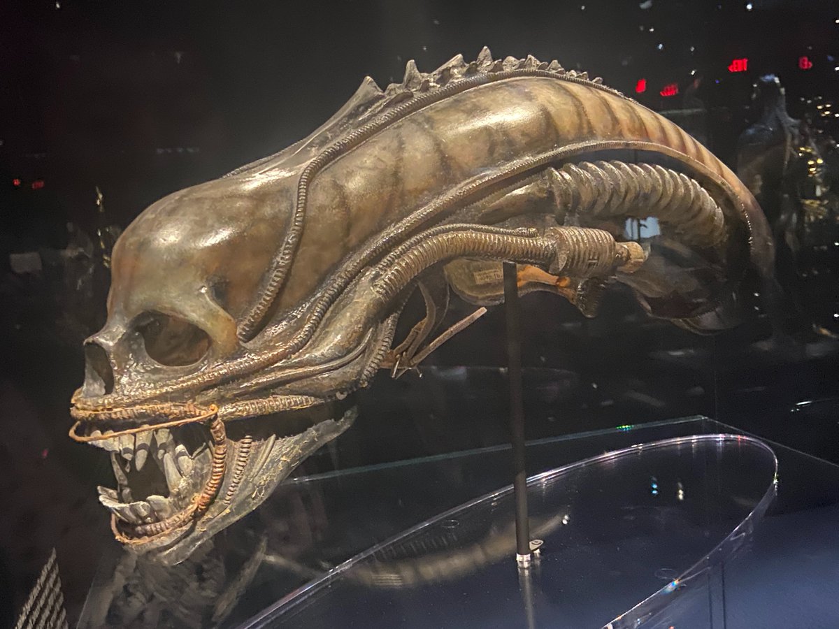 ビッグチャップの頭部横にある呼吸器（？）は日本製の灯油ポンプをほぼ