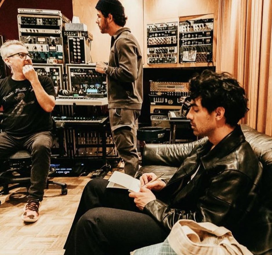 JinJackJoeDNCE's tweet photo. #YearEndReview #JoeJonas (November) #JonasBrothers #JohnFields 📸:SaladJockey https://t.co/7neFFsw7fY