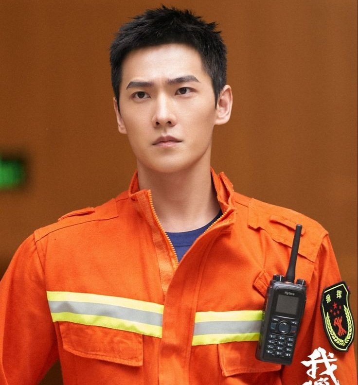 lovisdramaw's tweet photo. Eu não conheço tantos atores chineses pqe não sou da bolha, assisti poucos c-drama, mas esses dois aqui é de longe os atores MAIS LINDOS que já vi naquela china
#FireworksOfMyHeart
#FireworksOfMyHeartEp1 https://t.co/Z3sfI8iZBb