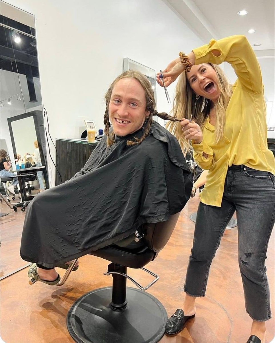 leafguy403's tweet photo. Bertuzzi hasn’t scored since Dec 27 a span of 14 games, also went 12 before that without a goal. 
He has 1 goal in his last 26 games…

He donated his hair to kids with cancer which is a level 10 amazing thing to do. He scores tonight!! 
May the hockey gods smile down on him. What a beaut of a human🍻👊🏻
#LeafsForever @MapleLeafs
