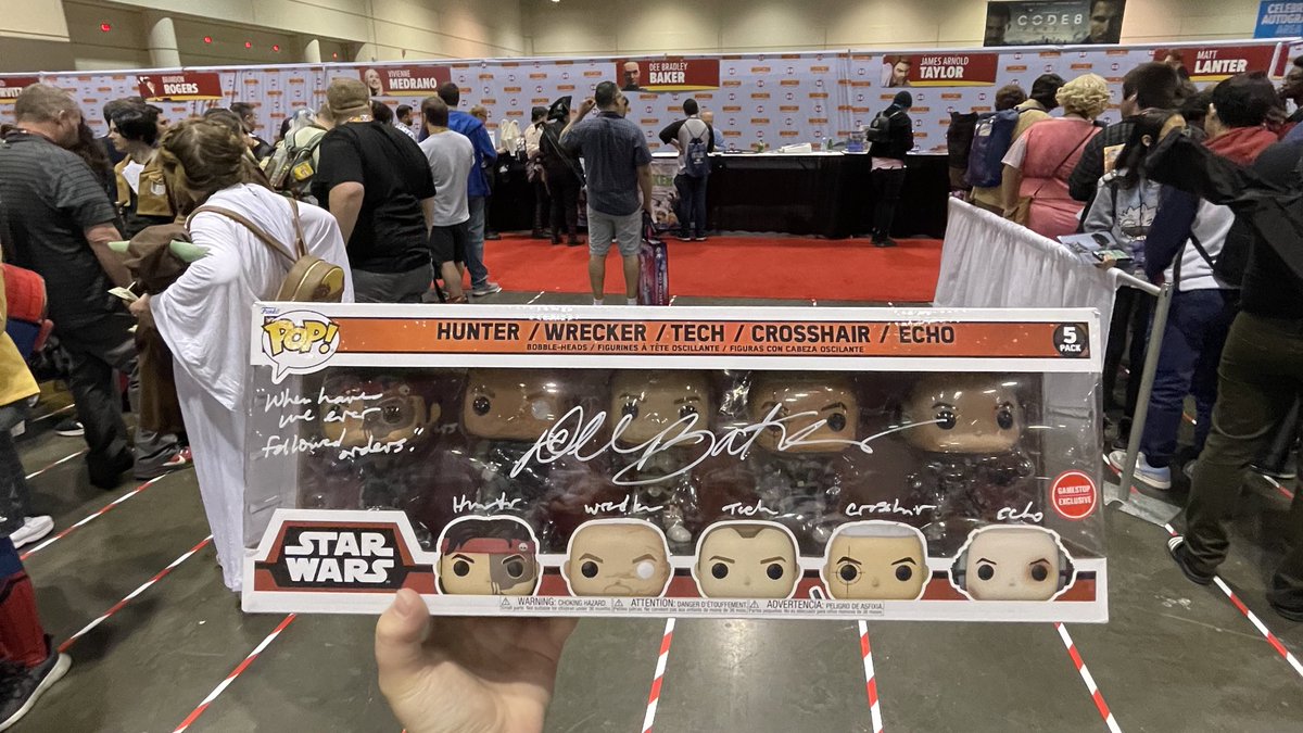 Brittayyyee's tweet photo. my nerdy, star wars lovin’ heart is very full 🤍💫 https://t.co/G9szlA230a