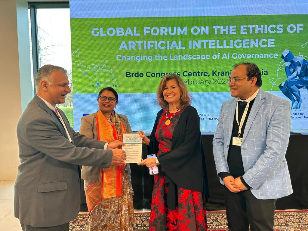 Sachin_Chat's tweet photo. Great pleasure presenting special issue of #ABDR on #Bioeconomy to @UNESCO ADG @gabramosp with Indian Ambassador Namrata Kumar @SLOinIND and Member Secretary @icssr Professsor Dhananjay Singh @DrSJaishankar @VishalVSharma7 @RIS_NewDelhi @KRavisrinivas @AmitK_PhD @MEAIndia https://t.co/JK6ONxvyOF