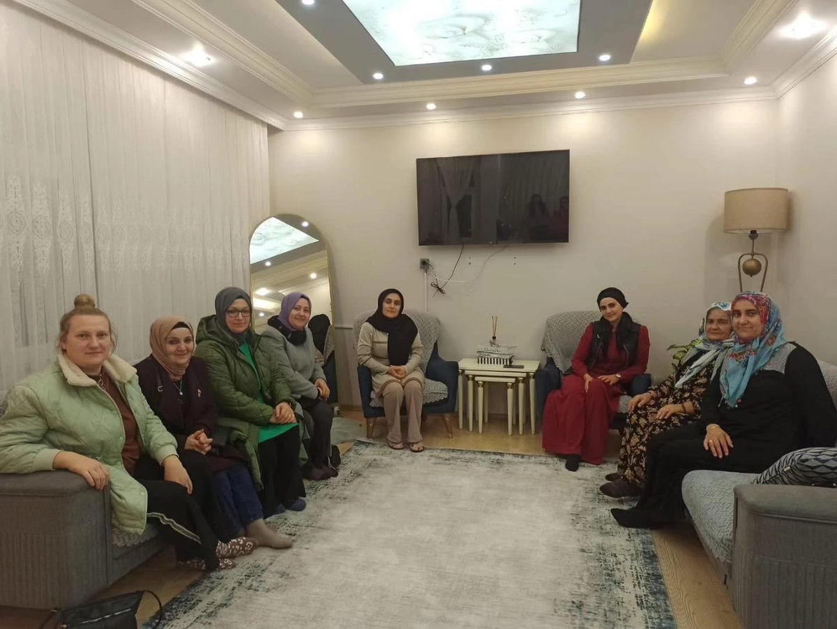 AKPartiMarmara3's tweet photo. İlçe Kadın Kolları Başkanımız Sn. Halime Demir ve Yönetim Kurulu Üyelerimizle birlikte Vefa buluşması kapsamında ev ziyaretleri yapıldı.
#Bizbüyükbiraileyiz
#AkkadınTekirdağ
#NihalErdoğanköşdere 
#AkkadınMarmaraEreğlisi
#HalimeDemir https://t.co/FZOOYXQG1v