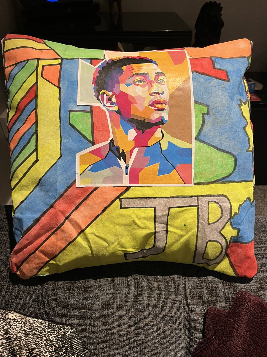 laurahooley8's tweet photo. How fantastic is this cushion my 12year old son created in his textiles module. @UnsworthAcademy @BellinghamJude https://t.co/0bGIzhWrcB