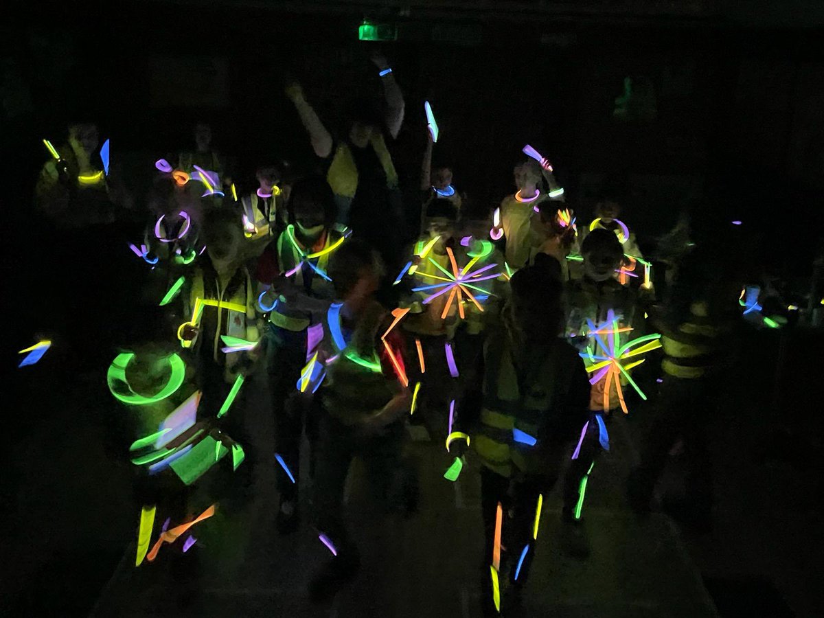 Who said Girlguiding was all about crafts?! Our Brownies jumped on the Fun Bus & went to a rave! @GGSurreyWest @Guiding_LaSER #girlsjustwannahavefun