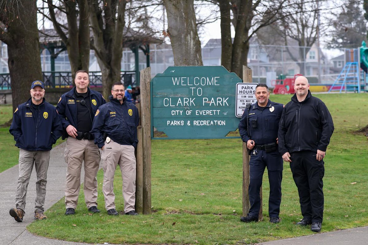 #ICYMI: Some of our officers joined Bunker Arts Collective and about 20 volunteers for a clean up in the Bayside and Riverside Neighborhoods of North Everett. Thank you Bunker Arts Collective for the work you do and organizing this event. Thanks to everyone who came out to help!