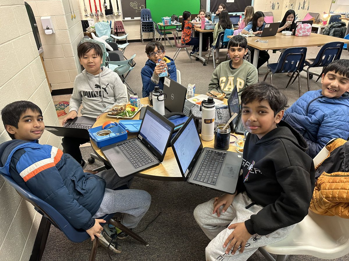 These #PawTechSquad members are learning ALL the keyboard shortcuts so they can teach others @PoplarTreeES! #HowCanWeKelpYou!? 💻