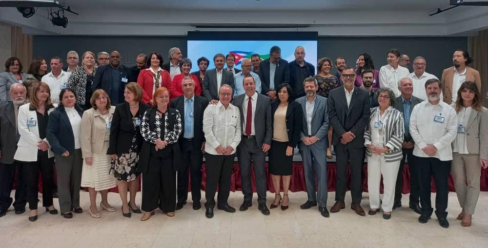 Tras varios años en pausa, este lunes se retomaron los trabajos del Comité Gestor Binacional Brasil-Cuba🇧🇷🤝🇨🇺.

Se inicia así una nueva etapa de cooperación entre ambos países en el área de la #Salud.
Es nuestro propósito materializar múltiples proyectos en beneficio de la vida.