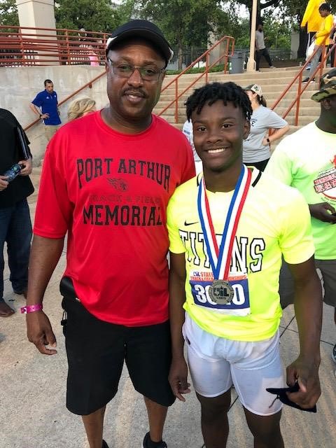 thatPAspeed's tweet photo. Always a joy to run into our record-setting 39.80 state champion sprinters! Great to see Ireon Brown, former #thatPAspeed student athlete. He’s competing with H-town Speed City @UHCougarTF! Put in the work @ireonbrown! #PAproud https://t.co/1iID3Ga32B