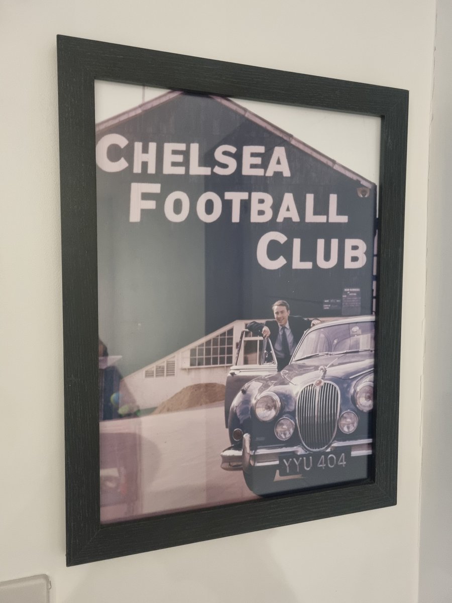 SimmoChels's tweet photo. Bought this amazing picture for a bargain price at the 1984 second division winners reunion in the summer, even my wife likes it- wtf?!
Gives me something to smile about, much needed after yesterday. Enjoy! 💙
#Greavsie https://t.co/Ol3pcAwqBP