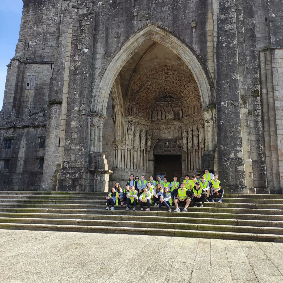 Los alumn@s de #3ESO comenzaron hoy la preparación para el #CaminodeSantiago que realizarán durante este curso. Hoy el recorrido fue desde las frontera portuguesa hasta San Bartolomé con el objetivo de diferenciar e interpretar las diferentes señales del Camino.
 #MeGustaMaristas