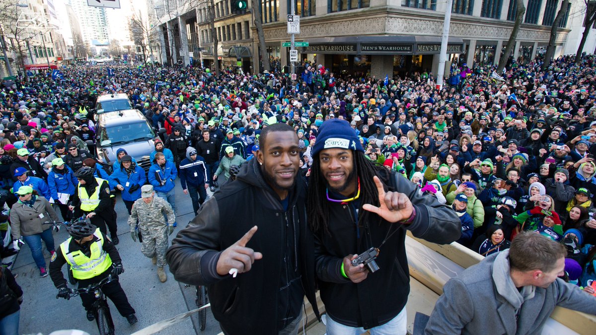 10 years ago today, we brought the Lombardi Trophy home to Seattle. 🏆