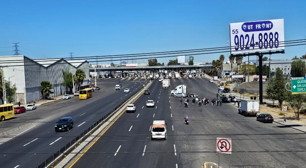 vecinoinformado's tweet photo. Transportistasse retiran de la autopista #México-#Querétaro, mañana dialogaran con autoridades. #tepoztlan https://t.co/G767QvQ3AA