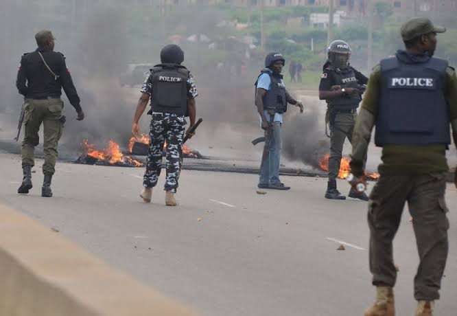 SaharaReporters's tweet photo. Nigerian Police Admit Using ‘Force’ On Unarmed Citizens Protesting Against Hardship Under Tinubu Government | Sahara Reporters https://t.co/34wq3DAiEs https://t.co/Xy6YJgabdI
