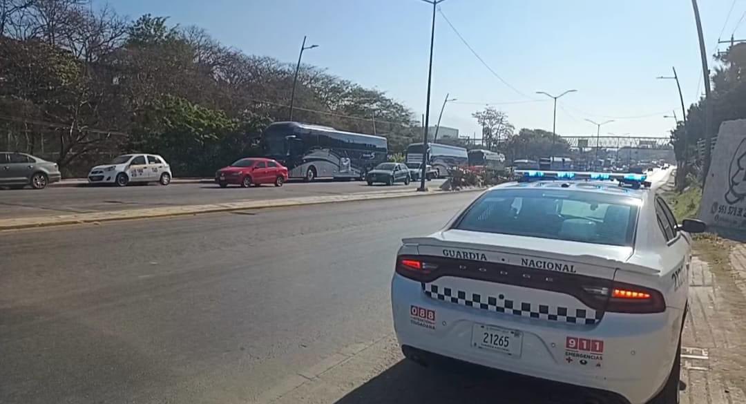 AlertaChiapas's tweet photo. 🚛 Transportistas de diferentes modalidades protestan en la entrada de:

🚧Tuxtla a altura de la Prepa 5.
🚧San Cristóbal a altura del km 46
🚧Comitán a altura de la Coca Cola
🚧Tapachula a altura de Viva México 
🚧Palenque a altura del crucero a Catazaja (#AlertaChiapas) 

Tienen sus unidades apostadas a un costado de la carretera, permitiendo la libre circulación, No hay bloqueo, exigen mayor seguridad en las carreteras