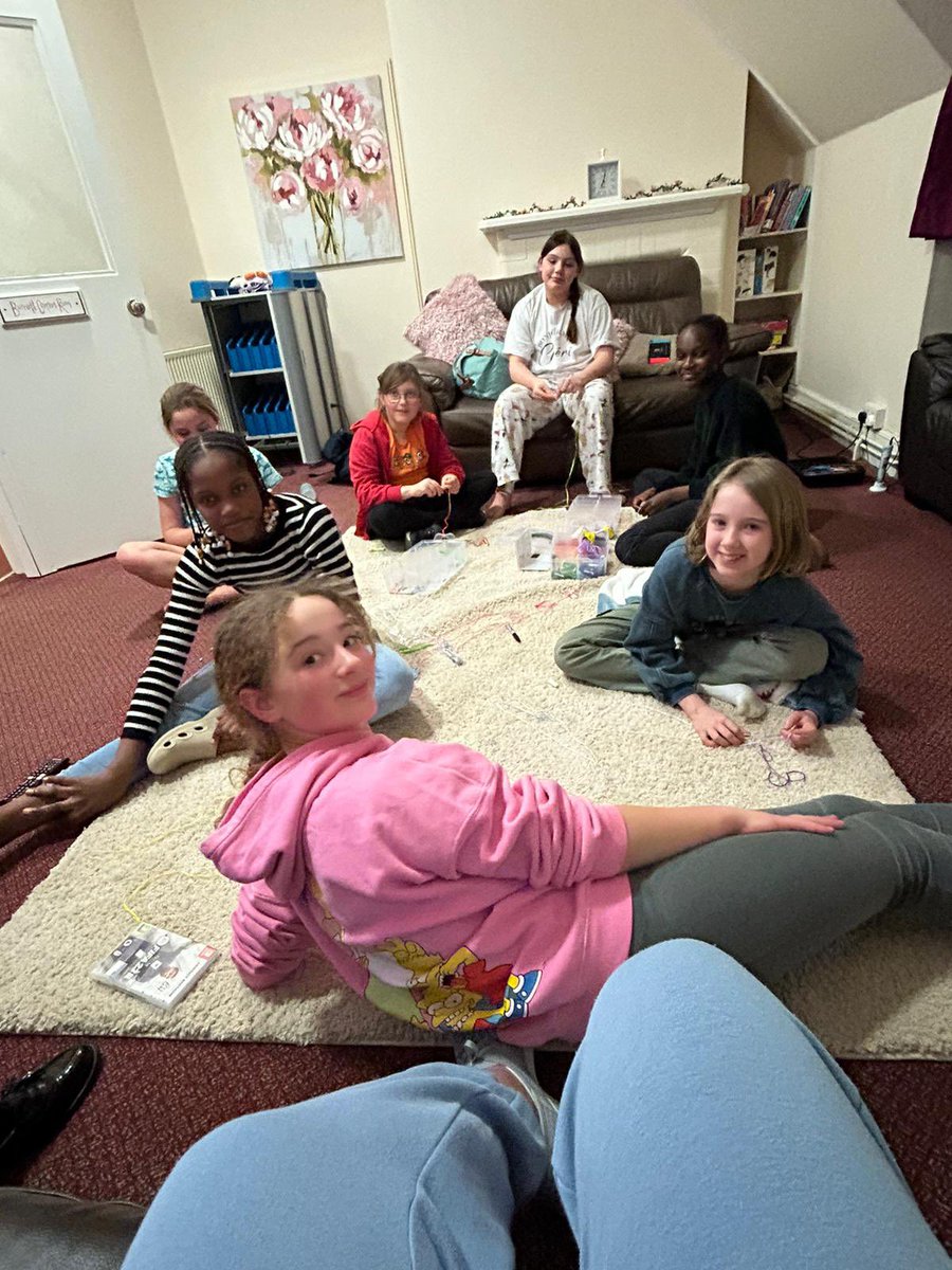 It’s cold and dark outside so the girls floor are warm and cosy making bracelets. #MarvellousMondays #FelstedFamily #FelstedFun