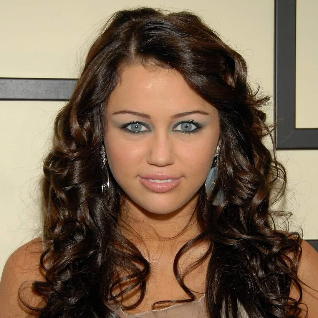 Alex by Alene Too tweet media