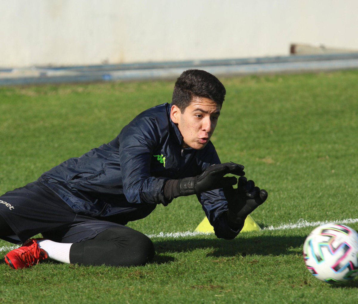 ScouTurk's tweet photo. Turkish Goalkeepers - 2006 Edition

🇹🇷 Onuralp Çevikkan - Trabzonspor 🇹🇷
🇹🇷 Kağan Arıcan - Antalyaspor 🇹🇷
🇹🇷 Emir Yaşar - Beşiktaş 🇹🇷
🇹🇷 Onur Yıldırım - Ümraniyespor 🇹🇷
🇹🇷 Emin Yakup Oktay - İstanbulspor 🇹🇷
🇹🇷 Recep Tayip Kaya - Afyonspor 🇹🇷

Huge potential. 🧤 https://t.co/P79pgabHFD