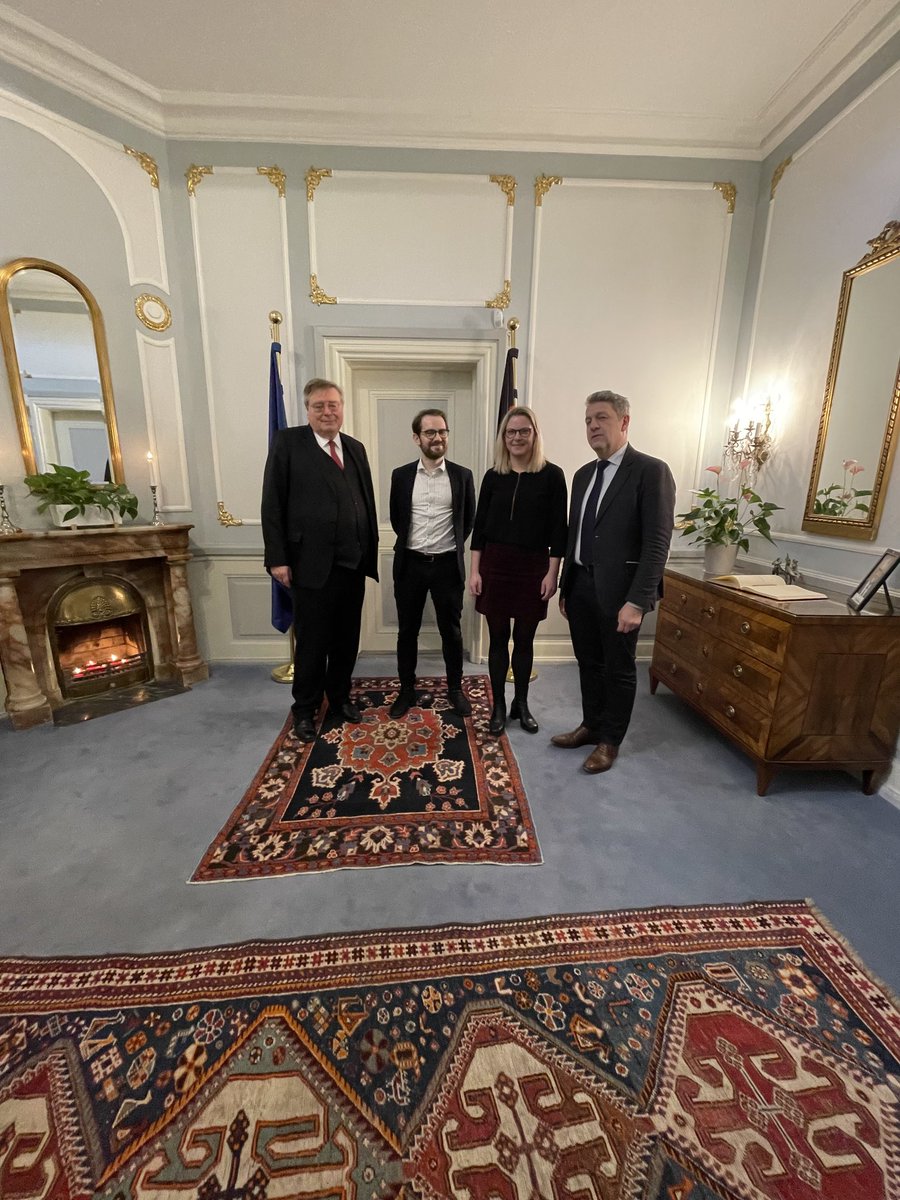 GermAmbDNK's tweet image. 🇩🇰🇫🇷🇩🇪 har brug for et stærkt og handlekraftigt 🇪🇺 i en urolig 🌍. Sammen med @AmbParisot mødte jeg i dag @alexanderryle og Merete Scheelsbeck til en god og åben dialog om Europas udfordringer, løsninger og styrker. 2024 bliver et vigtigt år for vores 🇪🇺!