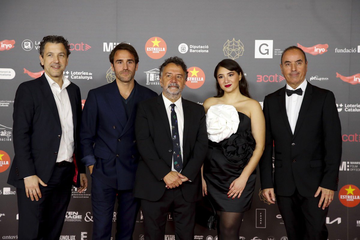 setmagic's tweet photo. Una noche mágica en los Premios Gaudí representando a “Miró”, nominada a mejor película para televisión.✨🥂
@academiacinecat 
@som3cat 

📷: Marta Pérez / EFE https://t.co/OM8PuY2jmQ