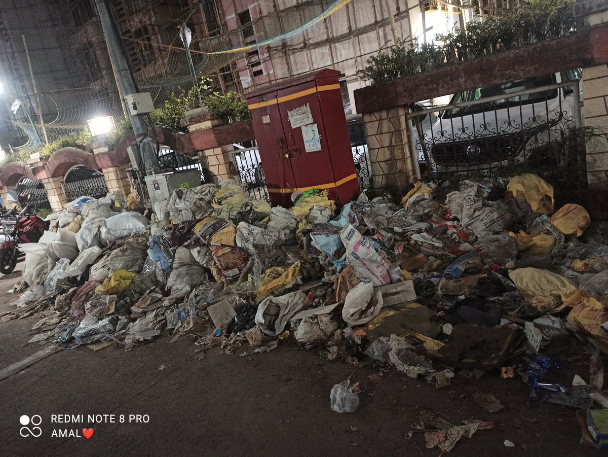 amalsuresh607's tweet photo. Renewation work done by 3 people from bldg no 7 flat no (104/406/501) in anita nagar Lokhandwala kandivali east but no one ready to move there own debris. Kindly look into it 
@mybmcWardRS @TDTRkHVVyh8lIOW  @MumbaiPolice @nikh https://t.co/SxruNiggJK