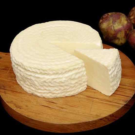 BatecsClassics's tweet image. Vet aquí un nou exercici d’#etimologia comparativa entre el català i el castellà. Per què en català deim #formatge i en castellà ‘queso’? 👇👇