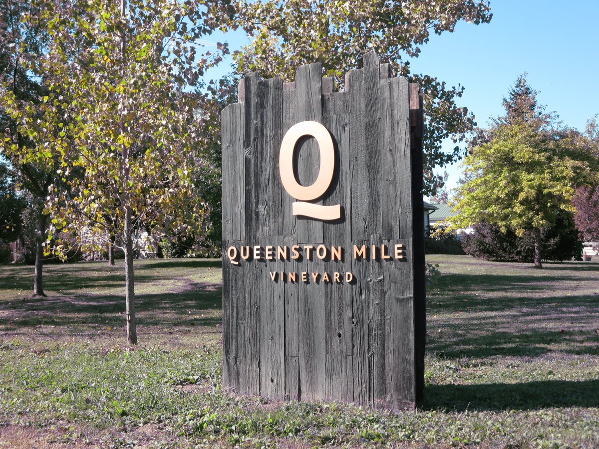 rickwine's tweet image. Breaking news: @QueenstonMile to be sold to local Niagara restaurant group. Story now live on Wines in Niagara 👉 bit.ly/QueenstonSold