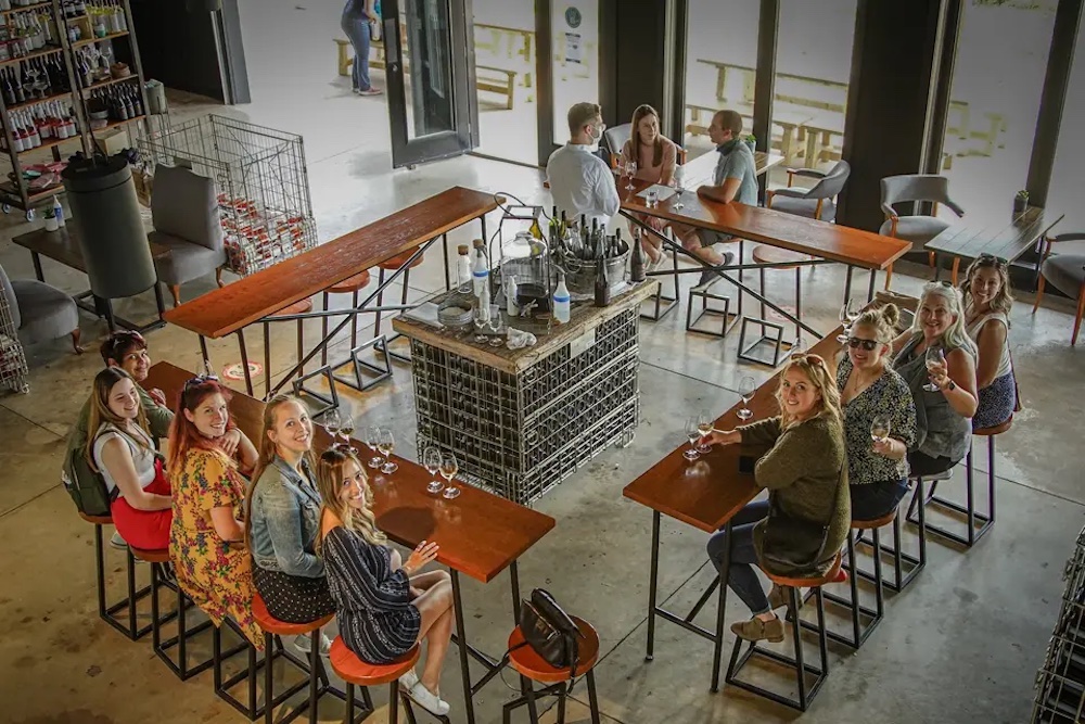 rickwine's tweet image. Breaking news: @QueenstonMile to be sold to local Niagara restaurant group. Story now live on Wines in Niagara 👉 bit.ly/QueenstonSold