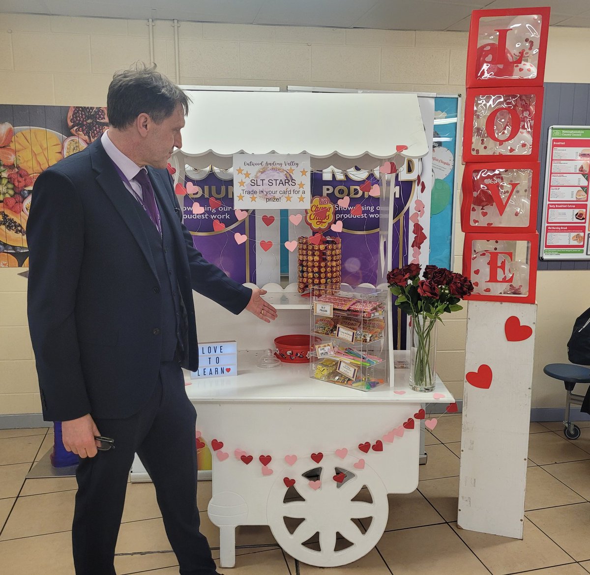 Outwood_Valley's tweet image. Our Praise Stall in action this morning break @OGATSouthRVP. #LovetoLearn  #ThirstForLearning #ClassroomChampions #ValuedAtValley