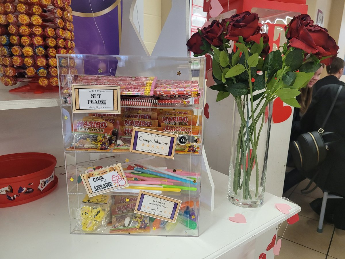 Outwood_Valley's tweet image. Our Praise Stall in action this morning break @OGATSouthRVP. #LovetoLearn  #ThirstForLearning #ClassroomChampions #ValuedAtValley