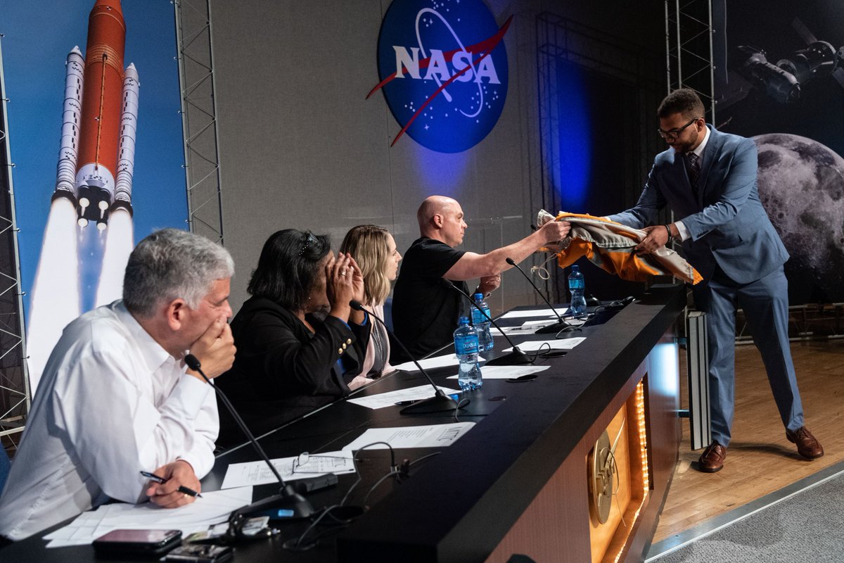 LearnWithNASA's tweet photo. There's still time to dive into the Space Tank! 🌊

NASA's MITTIC is giving teams of HBCU &amp; MSI students the #SpaceToPitch their innovative “spinoff” ideas to benefit their community and the world. 💡🌎

Proposals are due March 13! 📅

Learn more: https://t.co/29VEef5ABY https://t.co/vjvO0Xp58Y