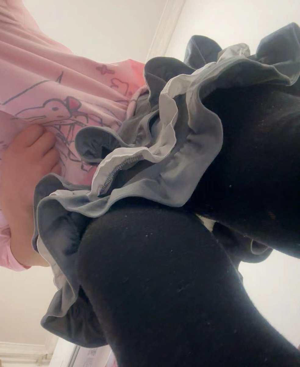 Xhmcb_'s tweet photo. 袜袜都起球了，想要新新的衣服，呜呜X﹏X #男娘 #武汉cd #孝南cd #cd #可爱的男孩子 https://t.co/bFbQaAAja6