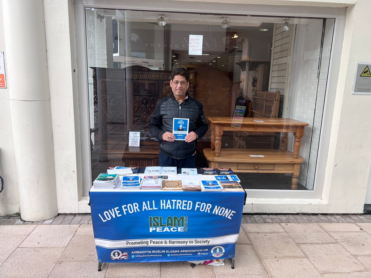 Bookstall at Burton town center. We had many members of public take leaflets. We distributed 43 leaflets.

We had one lady from Iraq very happy to hear our message and took the leaflets. Another English man took the leaflets from us and said thanks.

⁦@ukmuslims4peace⁩