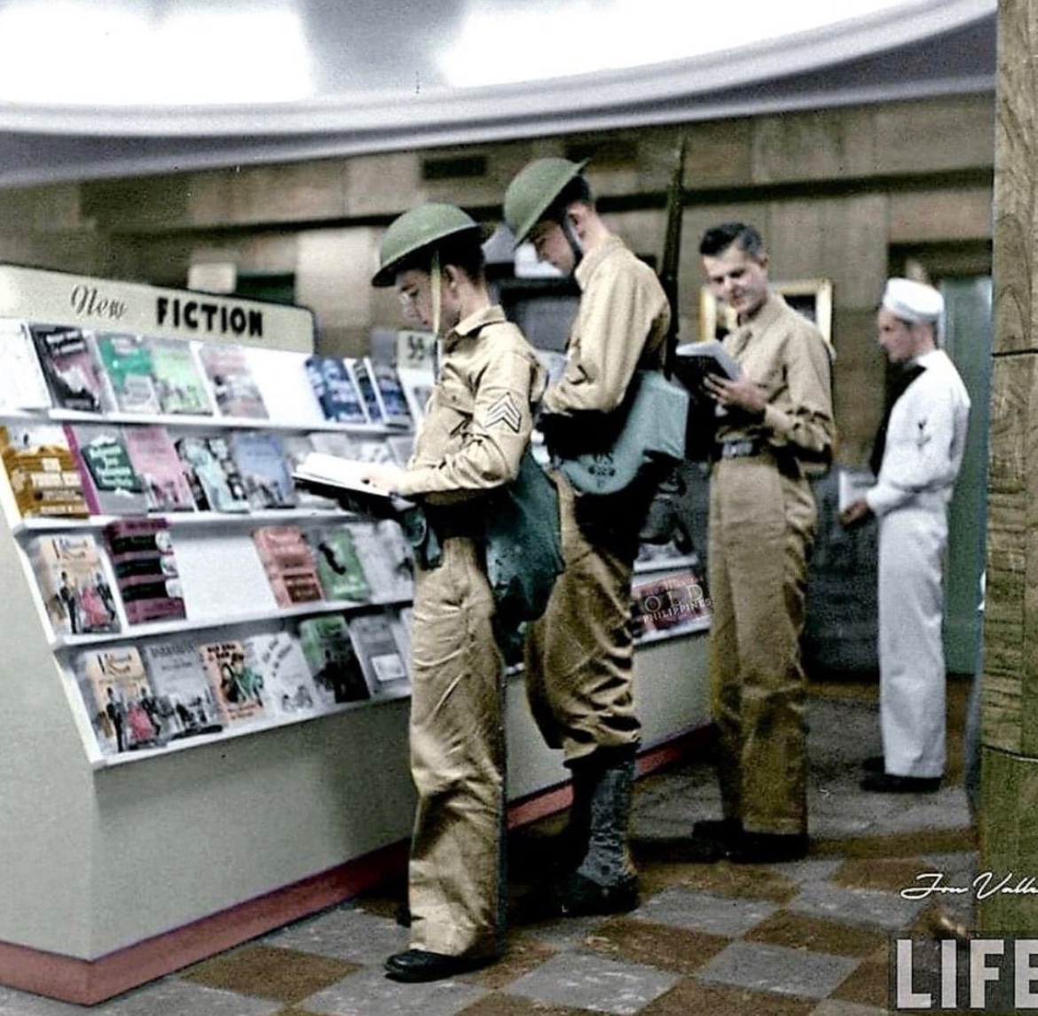 Jason_R_Burt's tweet image. American military personnel stationed in the Philippines in December of 1941, peruse the books at a bookstore. 📚

The calm before the storm. 🪖