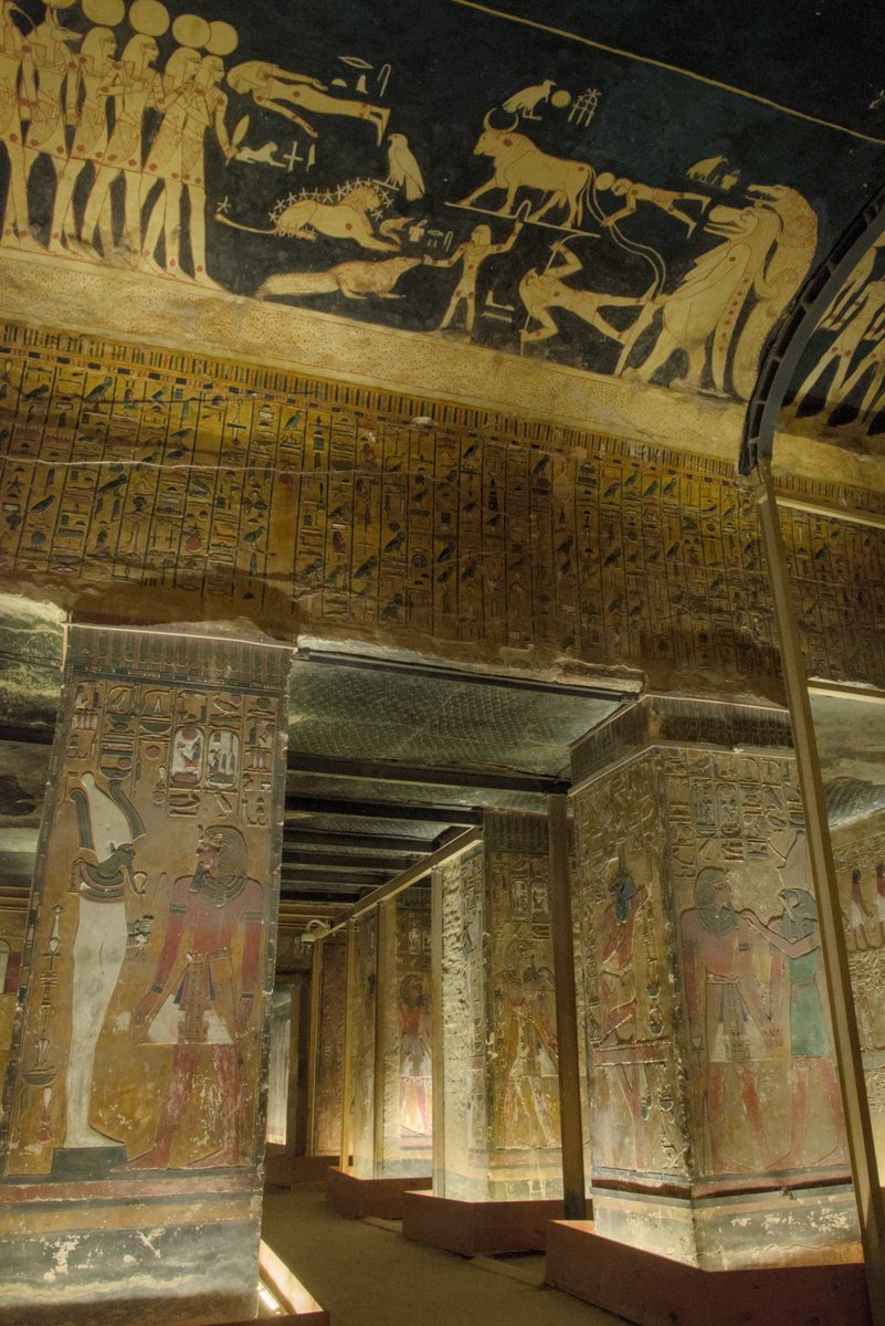 pintafontes's tweet photo. Levo décadas escoitando falar sobre o Val dos Reis en Luxor, onde se descubriu a tumba de Tutankhamon, sen que espertase en min a curiosidade de saber que era iso. Que saibades que é verdade que esa non é, nin de lonxe, a tumba máis espectacular.
https://t.co/4PNTK9fQwf https://t.co/b7751dCSq0