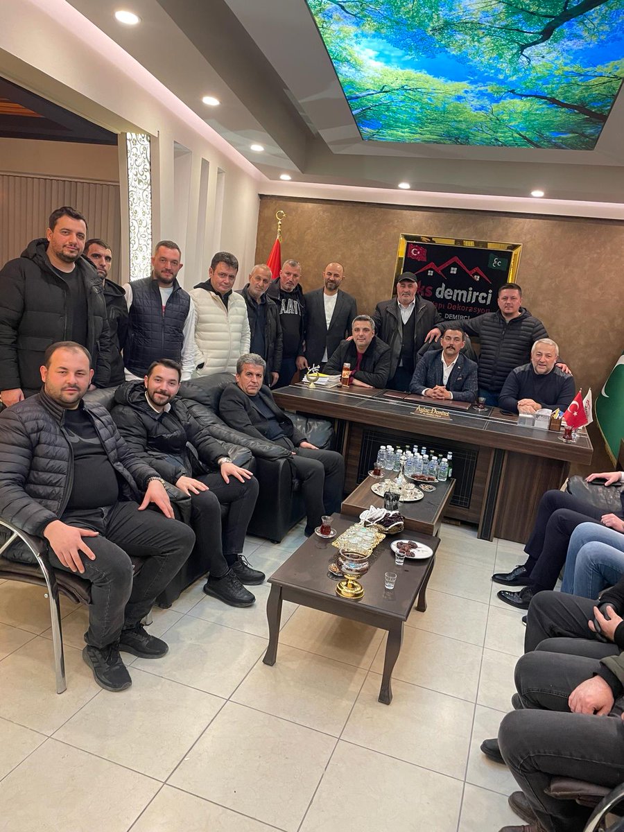 RumeliSakarya's tweet photo. Umre ibadeti vazifesini yapan Dernek Başkanımız Aytaç Demirci yi  ziyaret ettik. Gerçekleştirdiği Umre ibadetini Allah kabul eylesin. https://t.co/JDGwEb9A9v